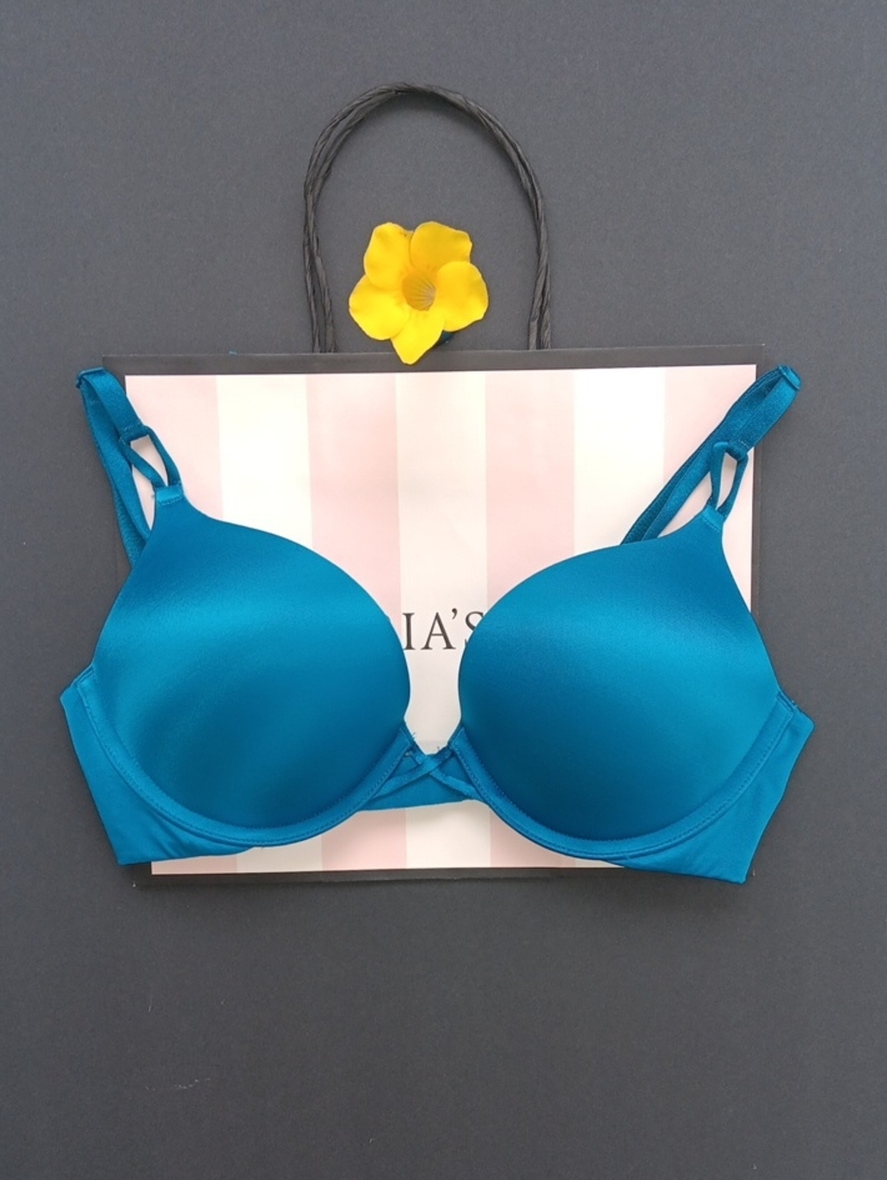 Victoria's Secret Smooth Teal T-Shirt Bra Bombshell Plunge Size34B